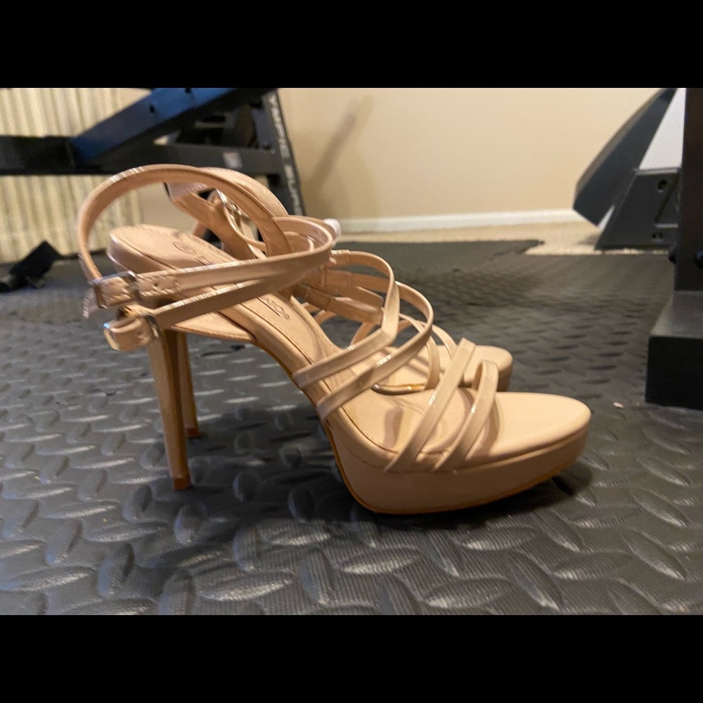 High heels - Picture 2 of 3